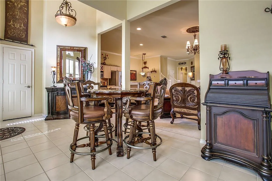 3 bed, 2.5 bath, 2122 sqft, $2,895 — Photo 3
