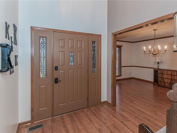 3rd image of 840 Creekside Ln