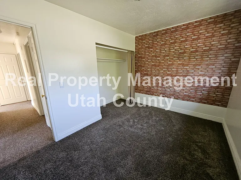 179 S 800 W — Photo 12