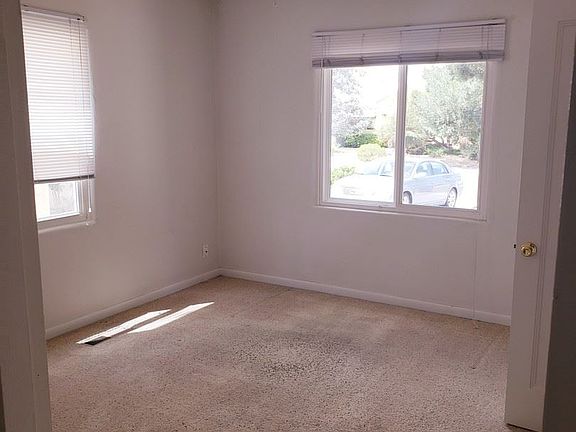 5th image of 420 Hermosa Dr SE