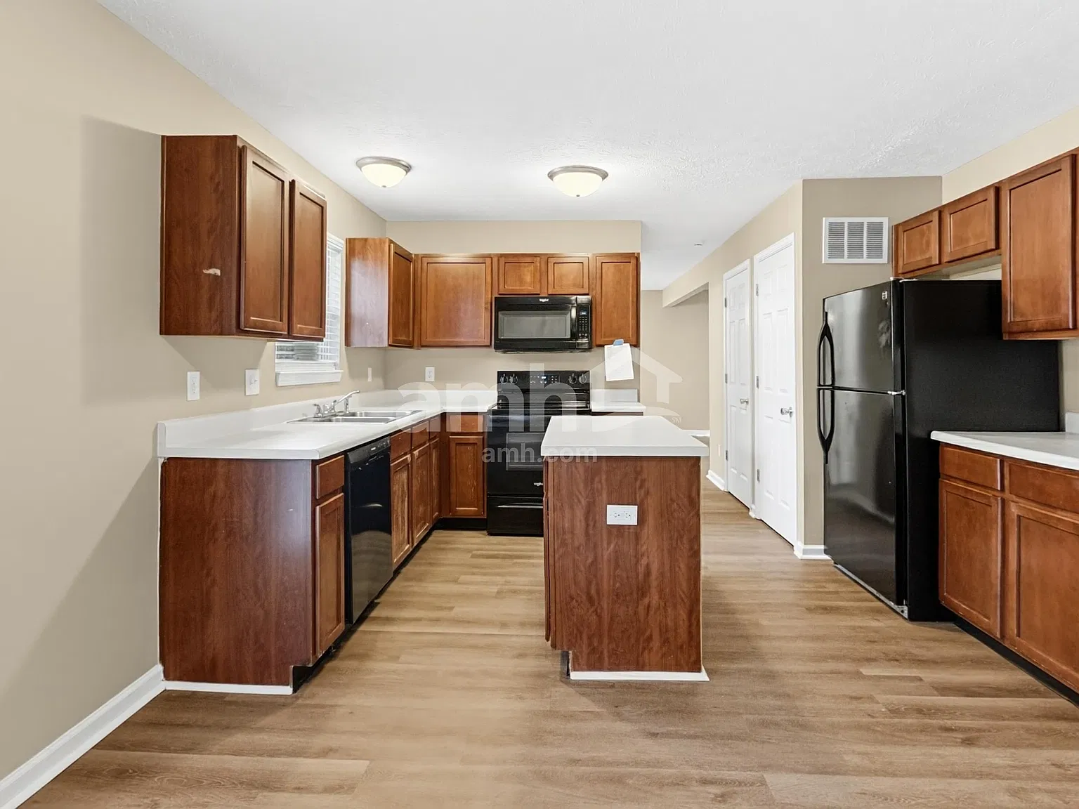 4 bed, 2.5 bath, 1884 sqft, $2,010 — Photo 4