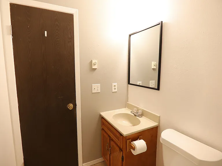 713 Halbert St — Photo 35