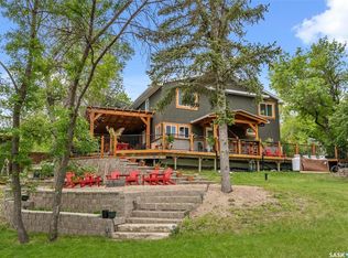 225 3rd St E, Regina Beach, SK S0G4C0