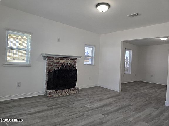 5th image of 191 Forest Ave