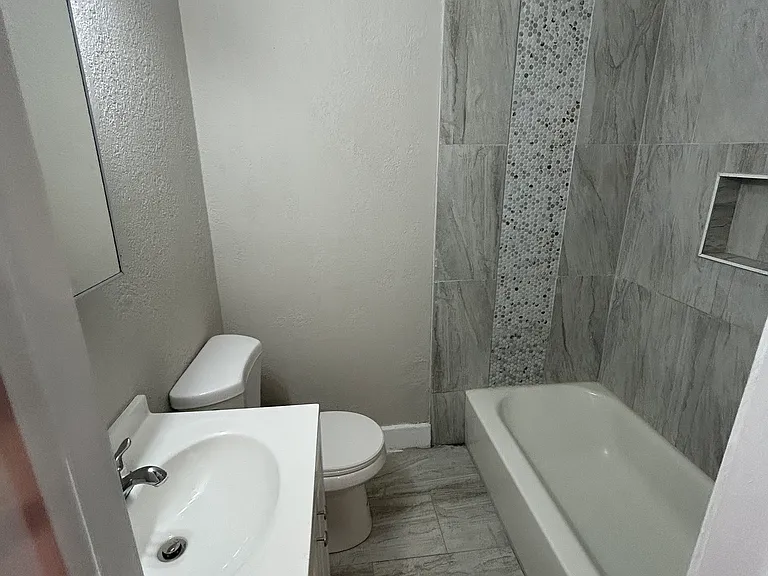 638 Gardenia Ln — Photo 16