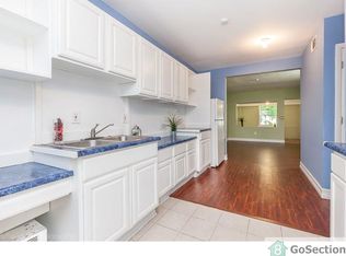 2025 NW 43rd St, Miami, FL 33142