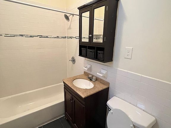 4th image of 2803 Kennedy Blvd #A12