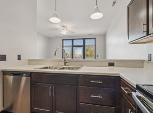 120 Twin Steeples Cir NE Unit 215, Dyersville, IA