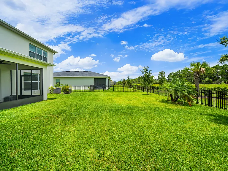 640 Veridian Cir NW — Photo 35