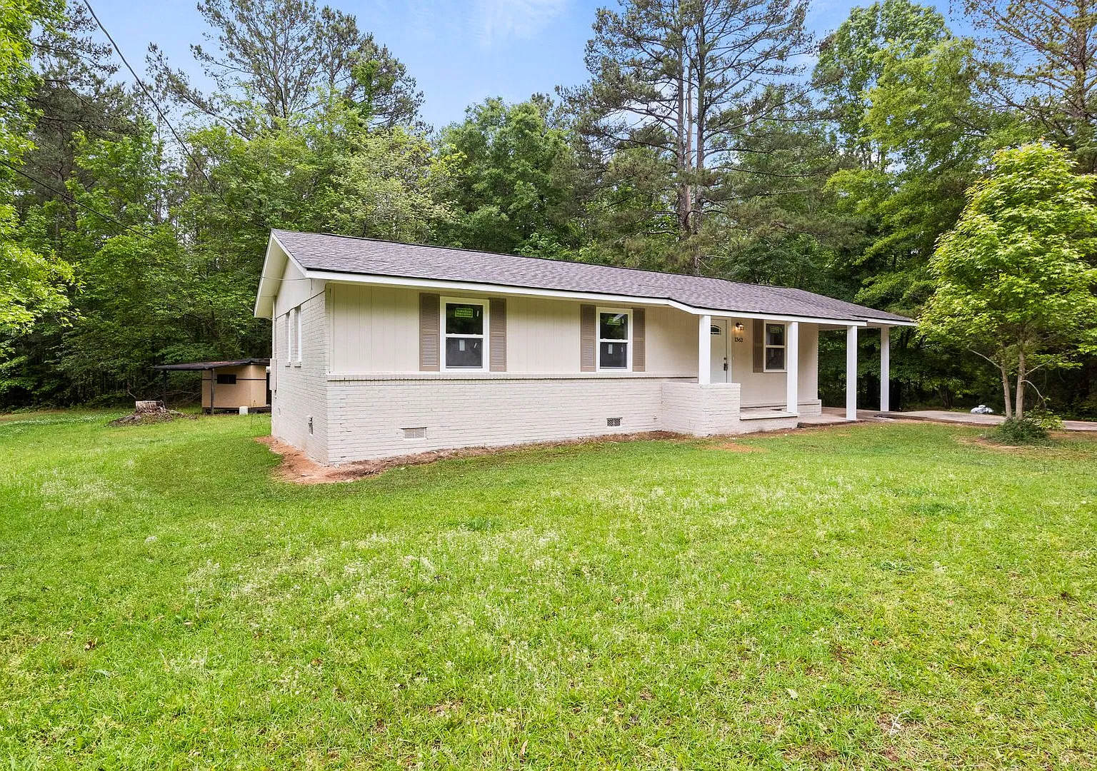 3 Bed 1.5 Bath House — Photo 2