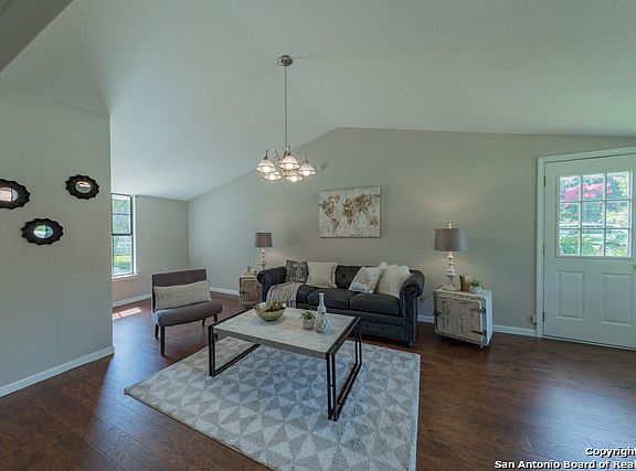 5th image of 706 E Petaluma Blvd