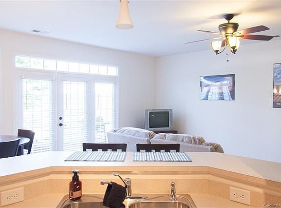 4th image of 4013 Abbottsbury Dr