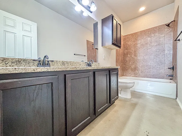 752 Saengerhalle Rd — Photo 14