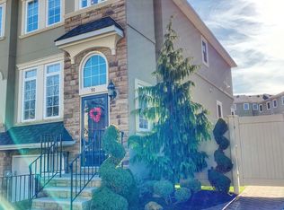 90 Presentation Cir, Staten Island, NY 10312