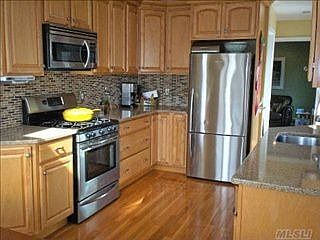 3rd image of 2641 Hewlett Ln