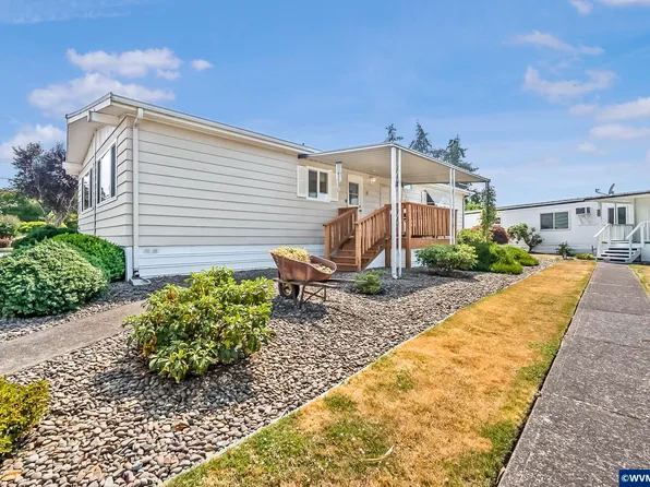 1418 Pine St NE #C, Silverton, OR 97381