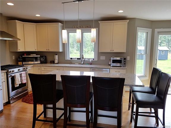 3rd image of 50 Worthington Ln