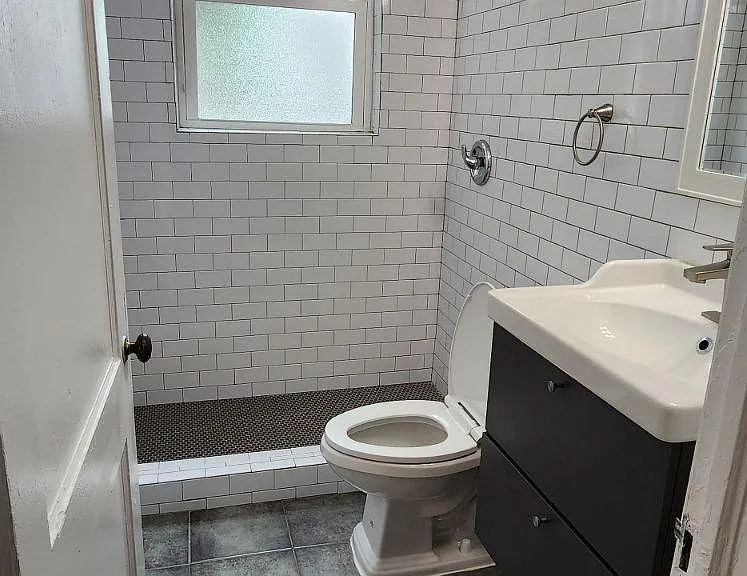 1197 N Virginia Ave NE — Photo 7