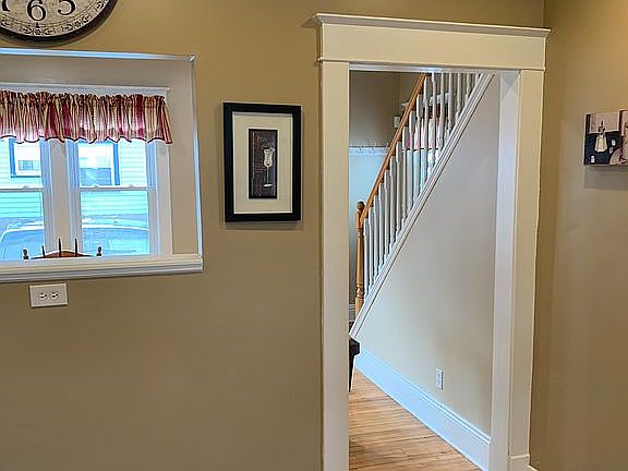Entry Dining to Kitchen
