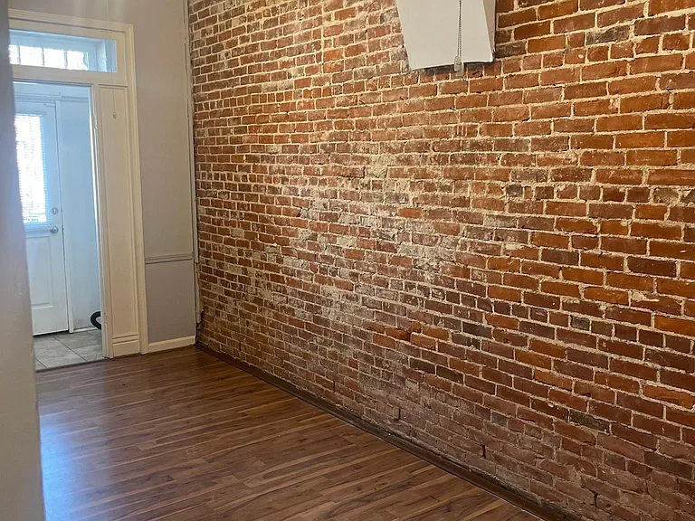 120 E Oak St #1 — Photo 5