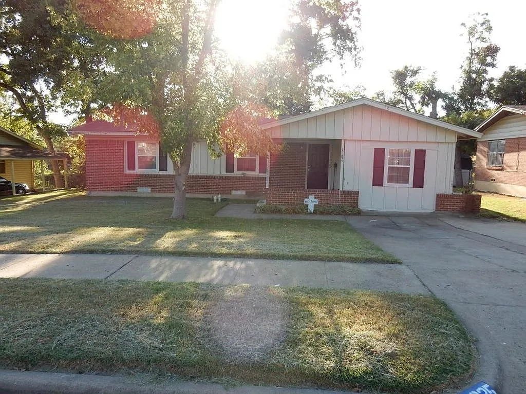 3 bed, 1406 sqft, $1,695 — Photo 2