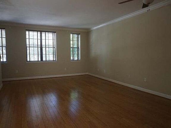 3rd image of 612 Fern St