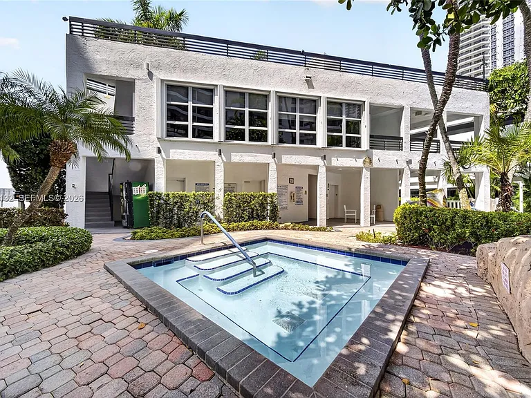 3600 Mystic Pointe Dr #310 — Photo 37