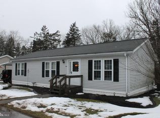 332 Cedar Dr, Green Lane, PA 18054