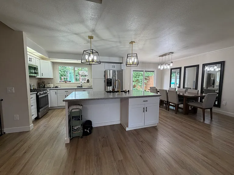 8391 Majestic Dr — Photo 1