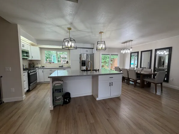 8391 Majestic Dr, Anchorage, AK 99504