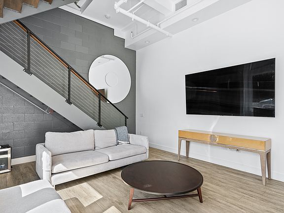 3rd image of 4079 1st Ave #1