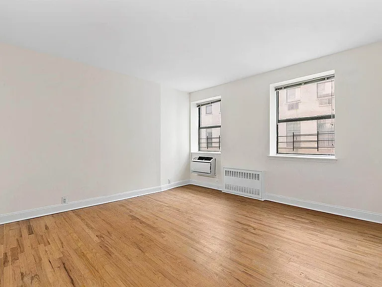201 E 12th St #323 — Photo 5