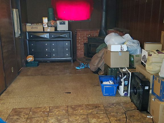 5th image of 818 Jackson St