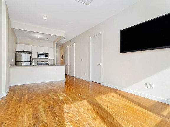 4th image of 226 15th St APT 2B