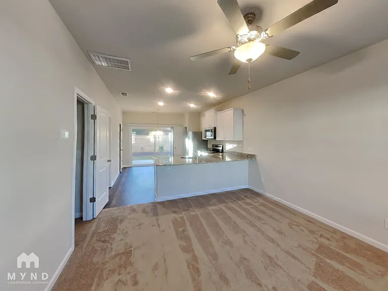 250 Yorktown Ln — Photo 3