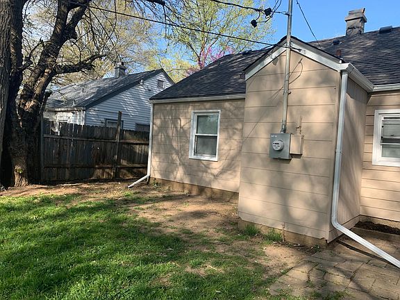 3rd image of 7108 Wayne Ave