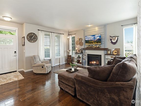 3rd image of 2423 43rd Avenue SE