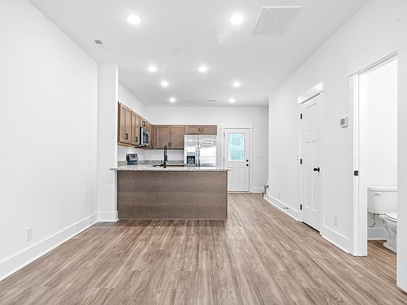 5th image of 334 Front Ridge Cir