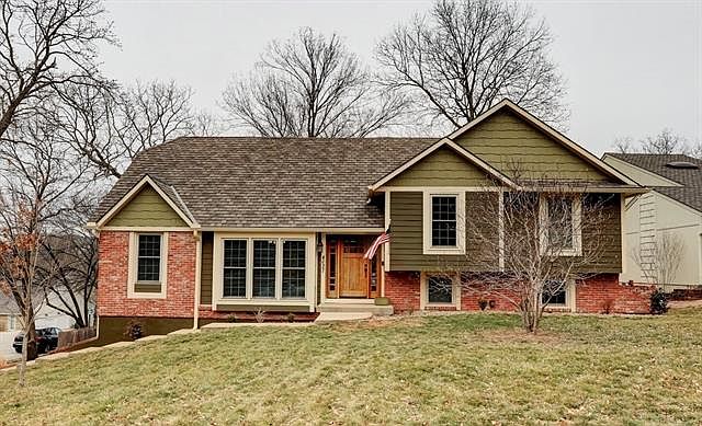 1st image of 4027 NE Woodridge Dr