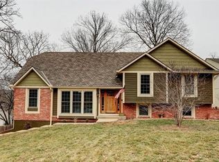 4027 NE Woodridge Dr, Lees Summit, MO 64064