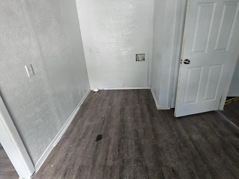 4805 Collins Ave — Photo 7