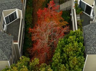 Deer Park Apartments - 95-99 Professional Center Pkwy, San Rafael, CA 94903