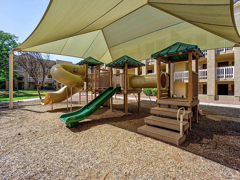 Pavilions at Pantano Apartments — Photo 5
