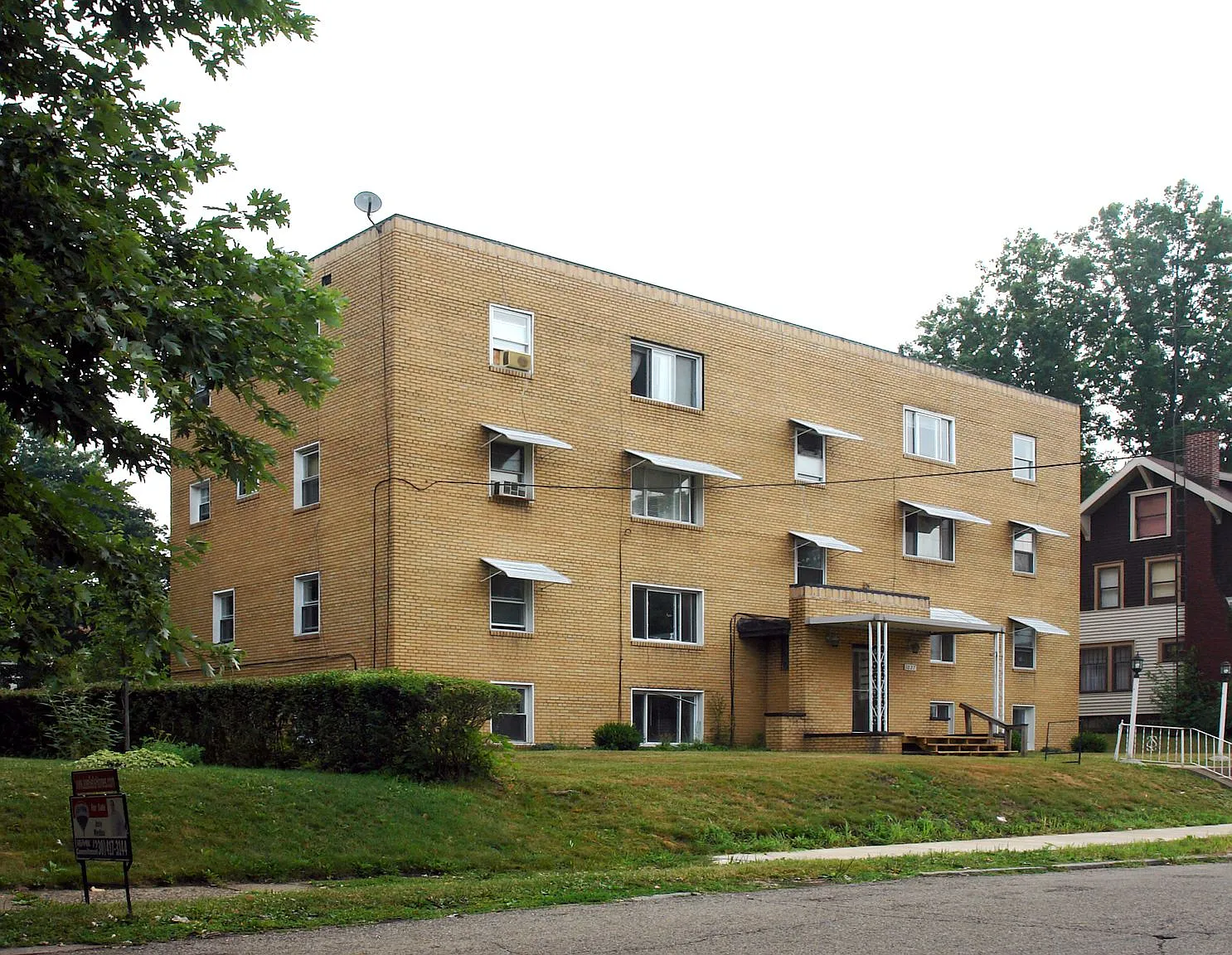 Beautifully Renovated 10 Unit Apartment Complex — Photo 1
