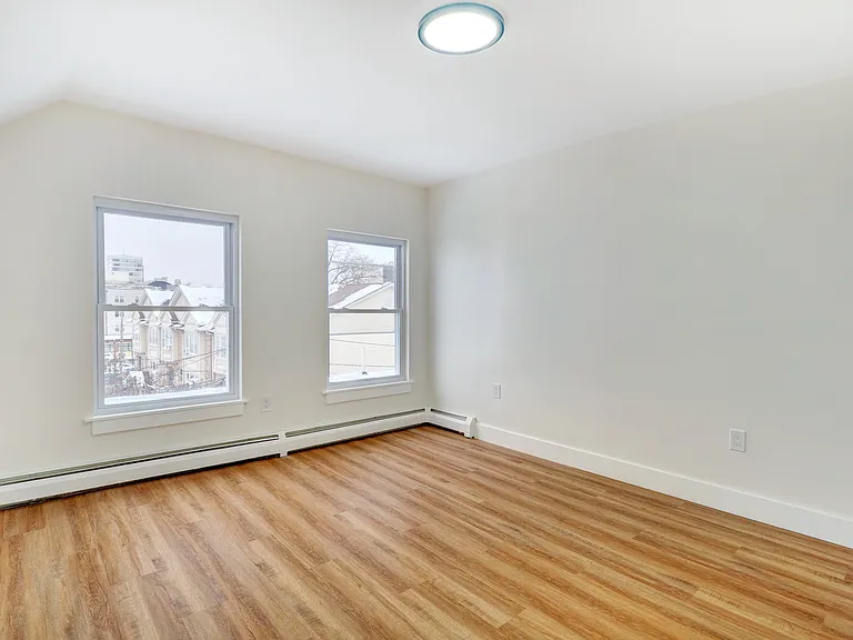 151 S Clinton St #3 — Photo 7