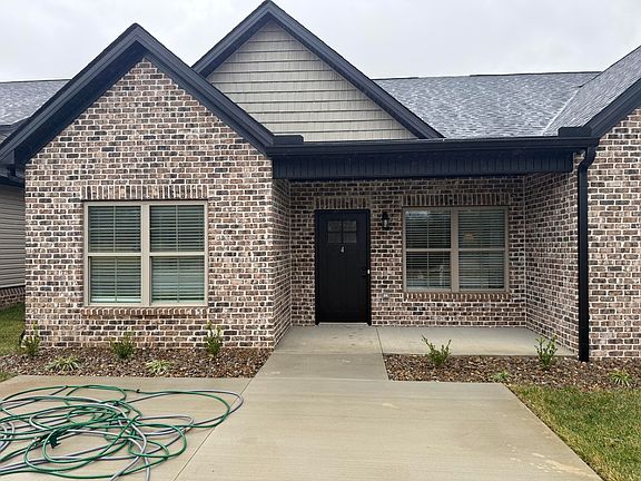 3rd image of 834 Ridgewood Dr #6