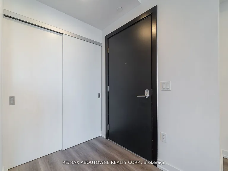 5 Wellington St S #1407 — Photo 4