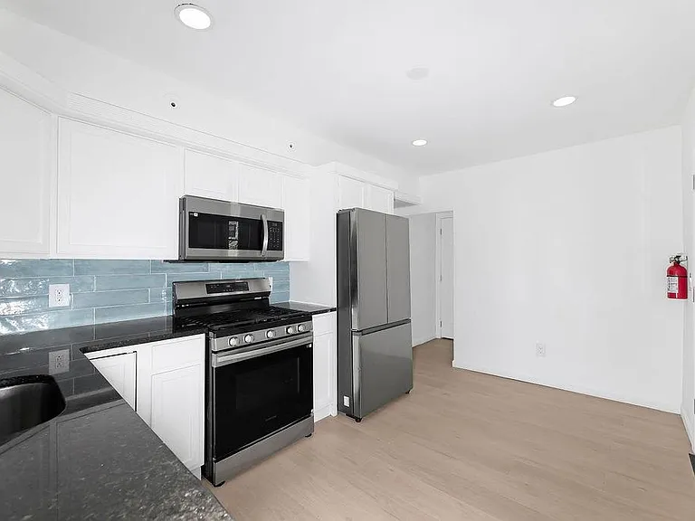 80 Ferry St #2 — Photo 17