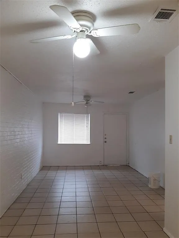 2 bed, 1.0 bath, 800 sqft, $995 — Photo 3