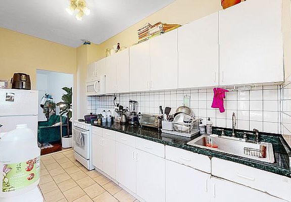 4th image of 178 India St APT 7
